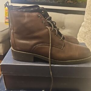 White Mountain Brown Ankle Boots Classic Lace-Up Design